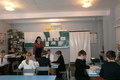 Учні із захопленням спілкувались англійською мовою, розповідаючи про свої домашні обов'язки. 